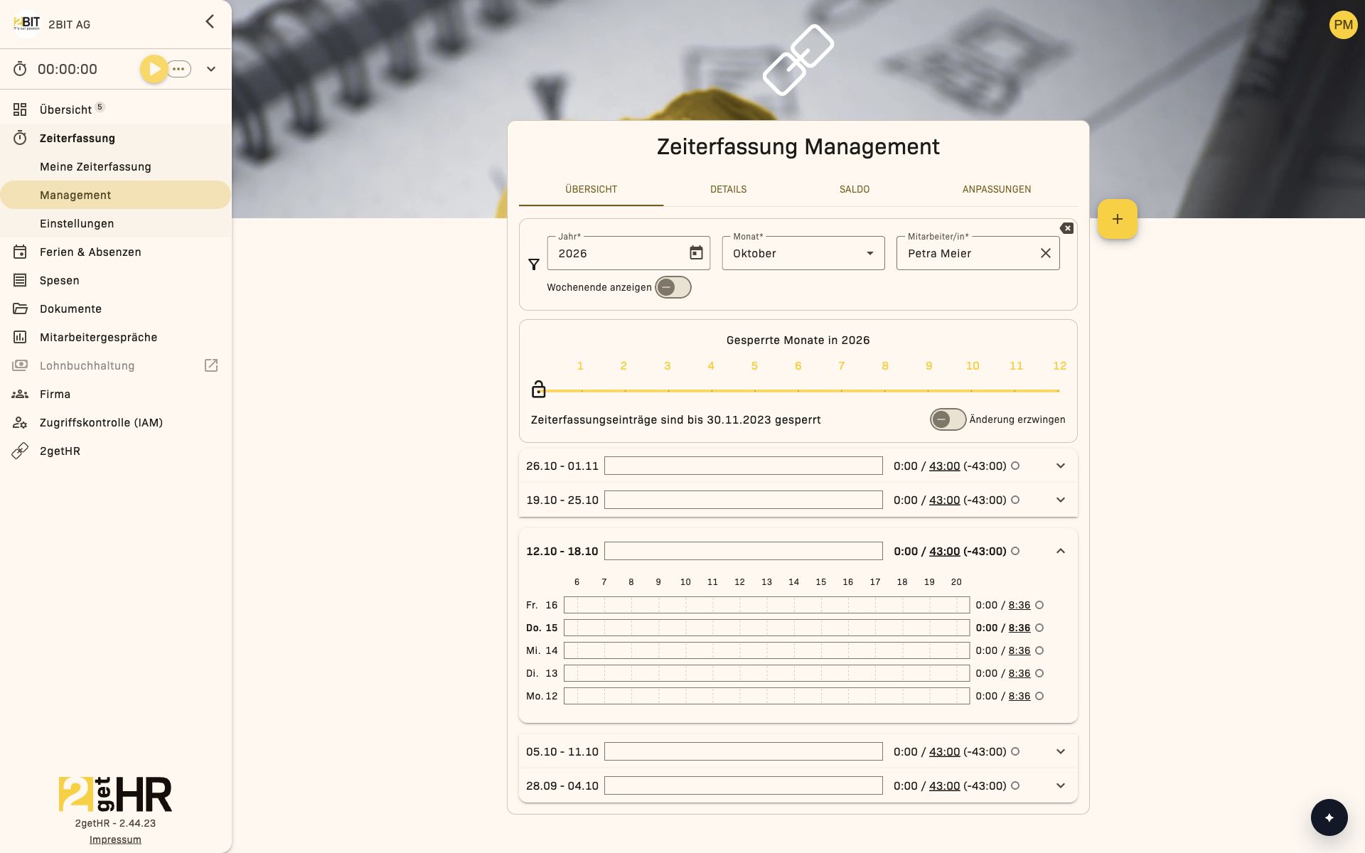 Jahresfilter, gesperrte Monate und Änderung erzwingen in der Zeiterfassung